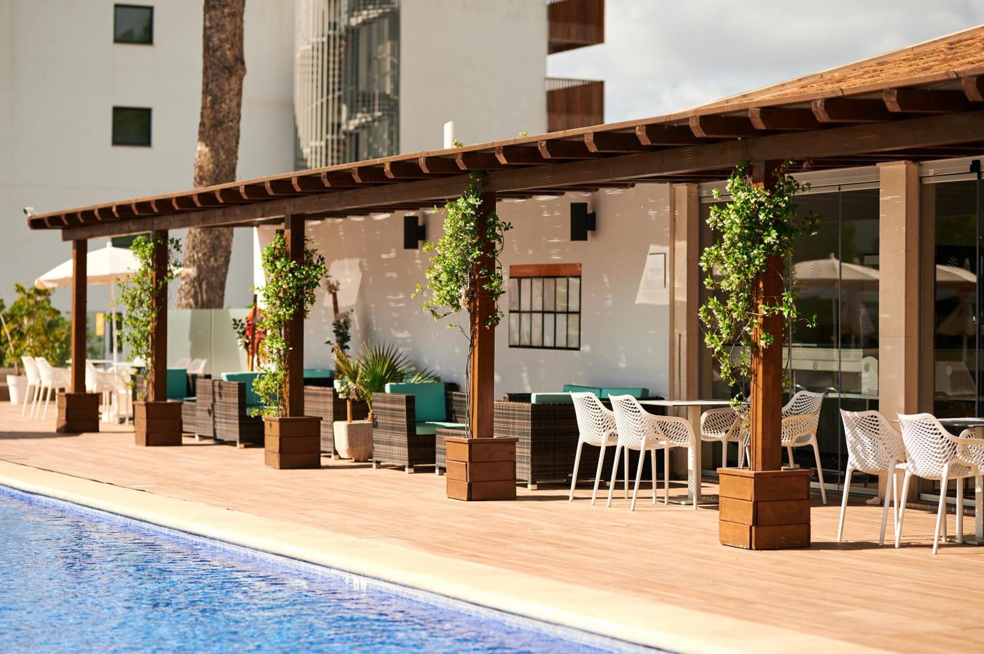 Aluasun Continental Park Hotel & Apartments Playa de Muro  Buitenkant foto